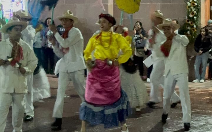 DANZA FOLCLÓRICA XOCHITINI SE PRESENTÓ EN VILLA DE REYES