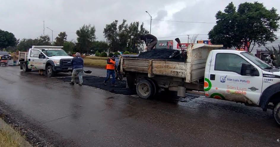 OBRAS PÚBLICAS DE LA CAPITAL ATIENDE DE MANERA EMERGENTE CUATRO PUNTOS DE RIESGO EN LA CARRETERA 57