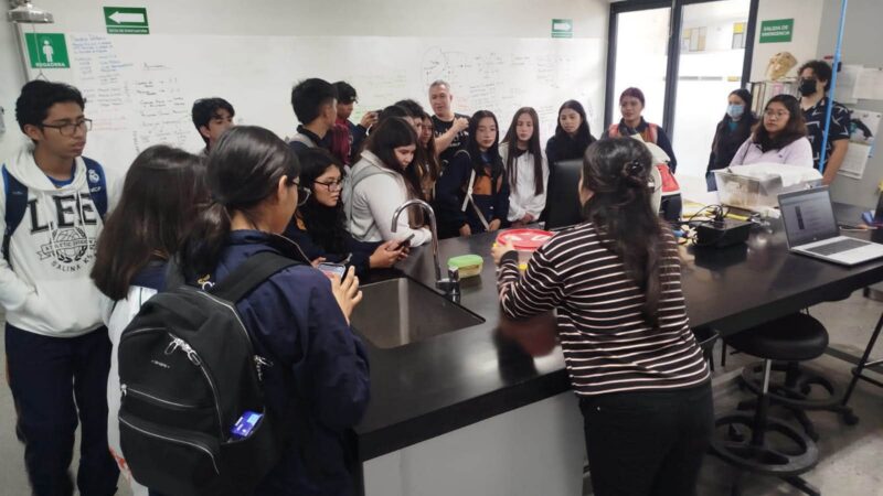 Facultad de Ciencias de la UASLP abre sus puertas y acerca la ciencia a jóvenes.