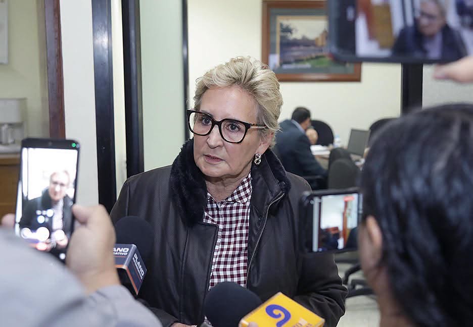 LA PROBLEMÁTICA EN MATERIA DE ATENCIÓN A LA SALUD DEBE SER RESUELTA POR LA FEDERACIÓN, YA QUE CENTRALIZÓ EL SISTEMA DE SALUD Y LE RETIRÓ PRESUPUESTO A LOS ESTADOS.