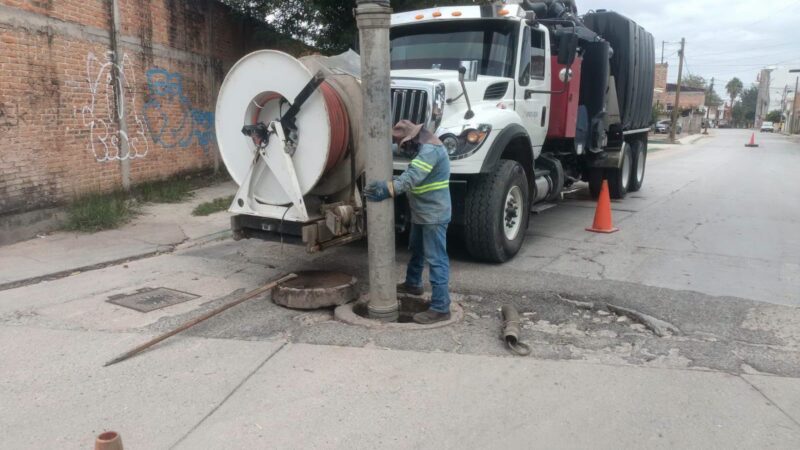 Interapas limpia más de 13 mil metros de drenaje en una semana