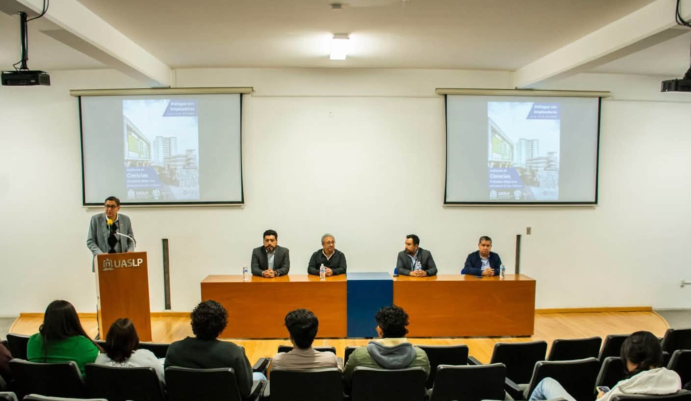 Facultad de Ciencias de la UASLP abre diálogo con empresas para acercar a estudiantes al mercado laboral.