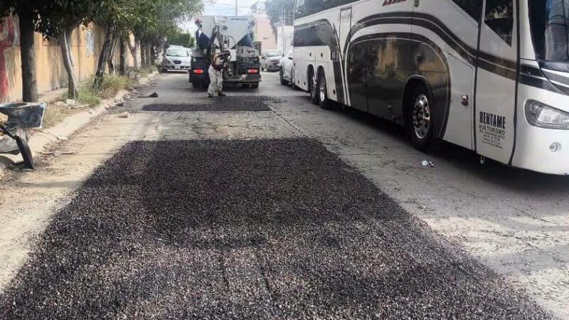 ATIENDE GOBIERNO MUNICIPAL REPORTES DE BACHEO EN JARDINES DE ORIENTE