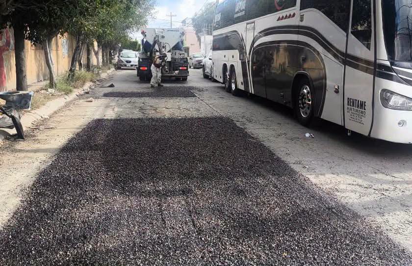 ATIENDE GOBIERNO MUNICIPAL REPORTES DE BACHEO EN JARDINES DE ORIENTE