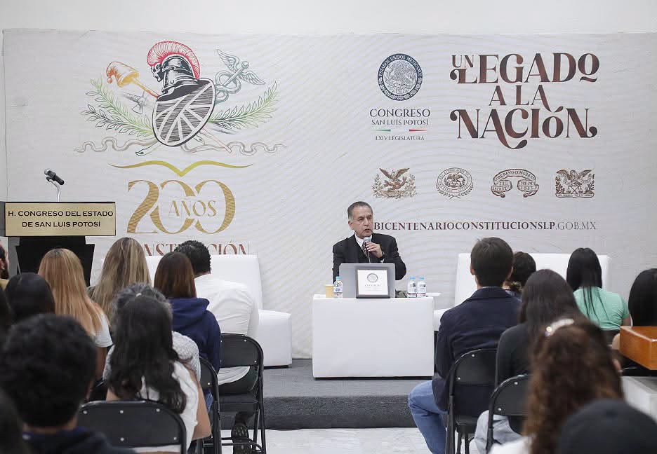 EL CONGRESO DEL ESTADO LLEVÓ A CABO LA CONFERENCIA MAGISTRAL “1826, INFLUJO CONSTITUCIONAL EN LA TRANSICIÓN HACIA LOS ESTADOS, DIVISIÓN DE PODERES Y CONSTRUCCIÓN DEL PODER LEGISLATIVO”.