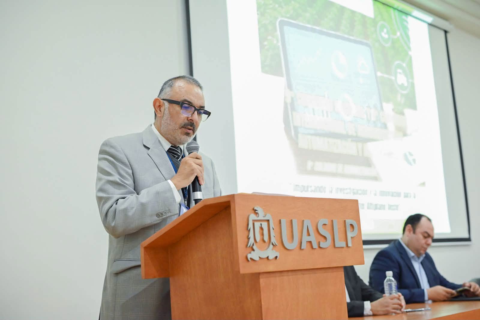 UASLP CONVOCA A ESPECIALISTAS NACIONALES E INTERNACIONALES EN CONGRESOS Y COLOQUIOS PARA COMPARTIR AVANCES CIENTÍFICOS EN CAMPUS SALINAS.