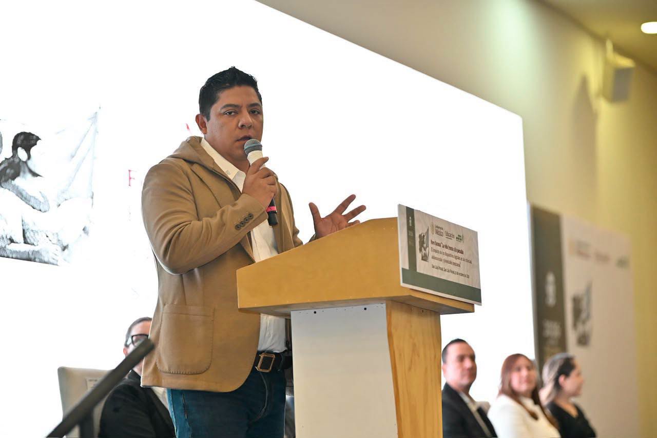 RICARDO GALLARDO ENCABEZA FORO ESTATAL PARA GARANTIZAR EL USO RESPONSABLE DE DISPOSITIVOS DIGITALES EN ESCUELAS.