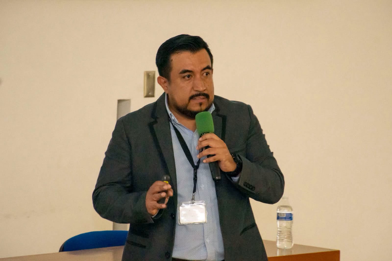 Experiencia profesional y habilidades personales, claves para el desarrollo de los futuros ingenieros, afirma experto en la UASLP.