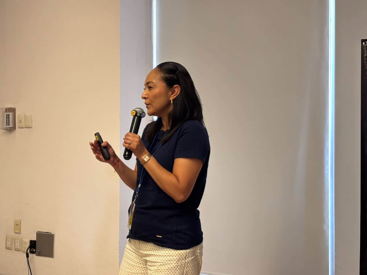 Investigadora de la UASLP expone los riesgos asociados a la exposición a microplásticos y su presencia en tejidos humanos.