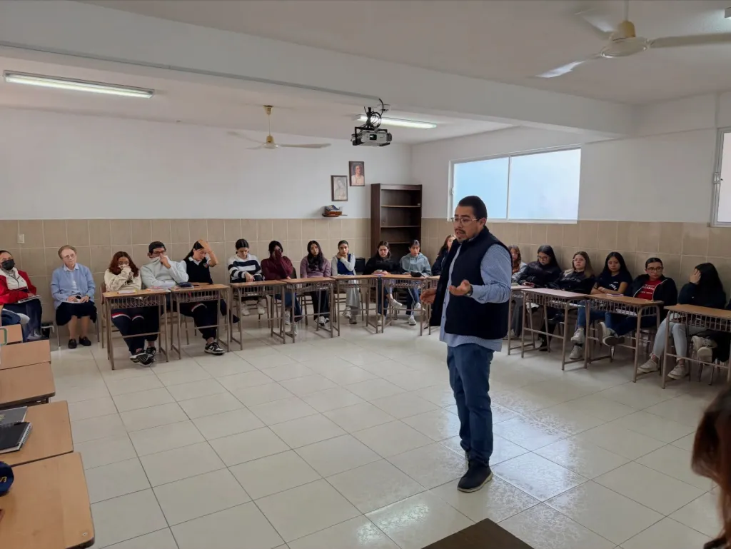 Lleva el Gobierno Municipal pláticas de sensibilización sobre TDAH y autismo al Colegio Minerva en el marco del Mes Amarillo