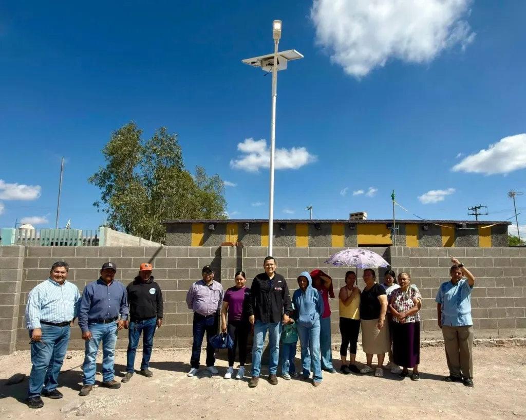 “Gobierno Municipal ha instalado más de 200 luminarias solares a favor de la población de Bocas”: delegado, Jaime Waldo Luna